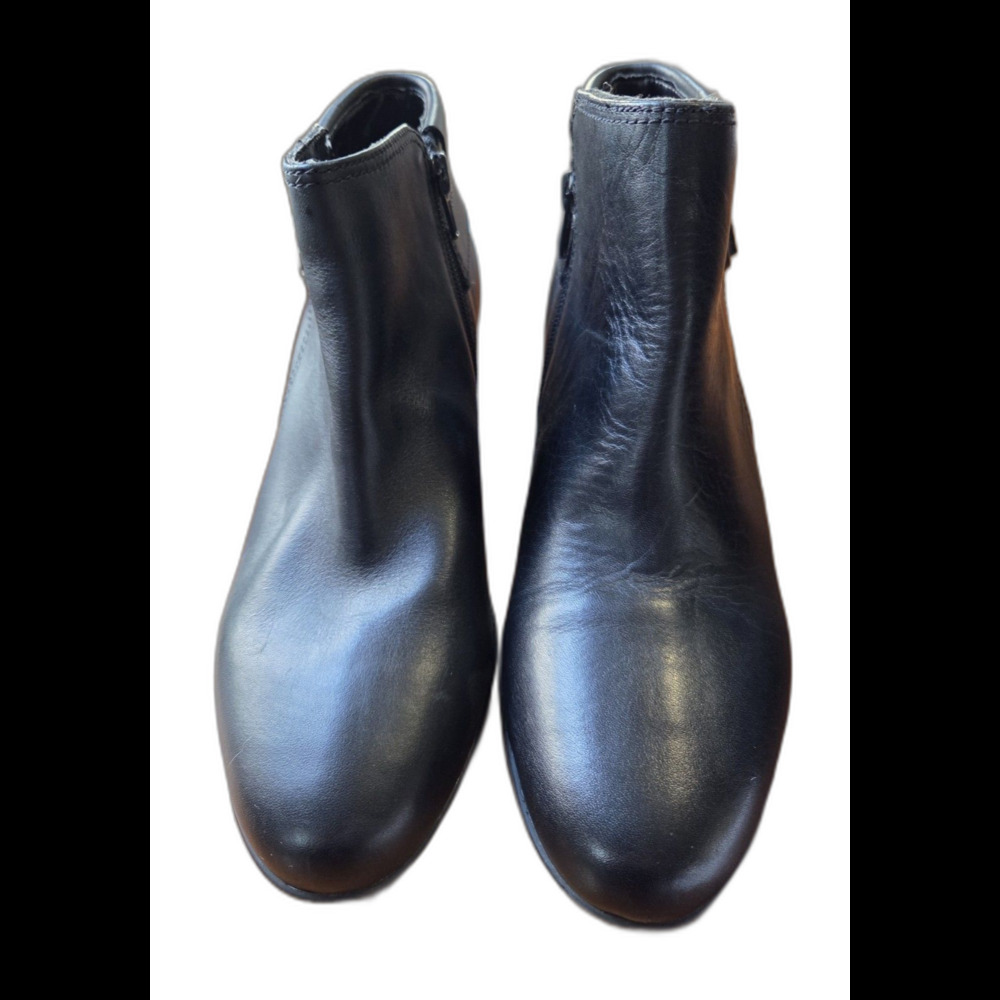 New Me Too Leather Wedge Bootie Size 8 2" Wedge Zip